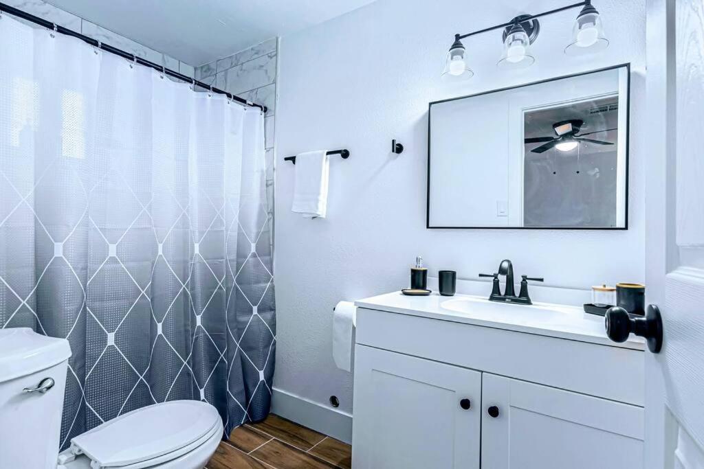 Phoenix Retreat - 1 Bedroom King Suite With 2 Smart Tvs - 10 Min From Airp - Unit B エクステリア 写真